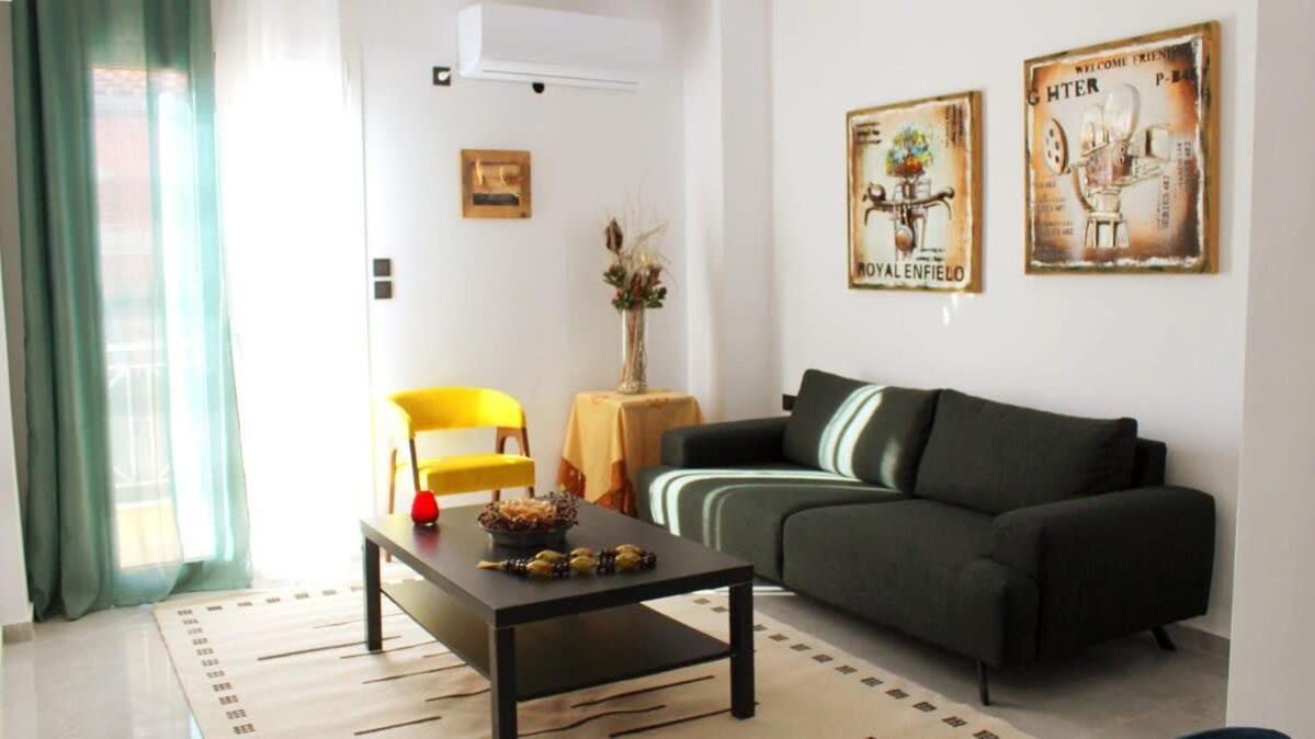 Patras Cozy Nest In The Vibrant City Center מראה חיצוני תמונה