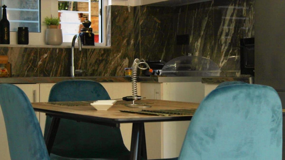 Patras Cozy Nest In The Vibrant City Center מראה חיצוני תמונה